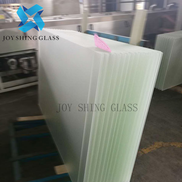 Ultra Clear Low Iron Solar Glass 3.2mm Tempered Solar Glass Untuk Ruang Matahari