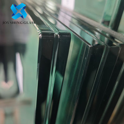 Disesuaikan 20.76mm Clear PVB Film Laminated Glass Dengan Safety Corner